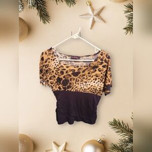 SALE 5 items/$20 🌞 Cheetah animal print Top